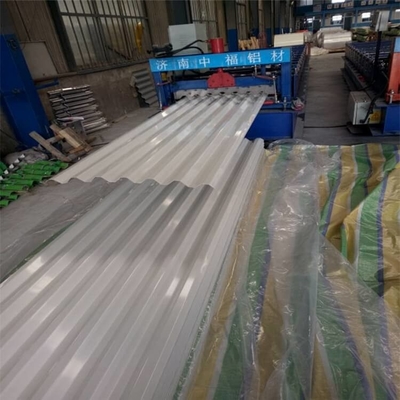 Z275-Z600 Renkli Kaplamalı Çatı Sayfası 0.3--1.0mm Kırmızı Oluklu Çatı Panelleri